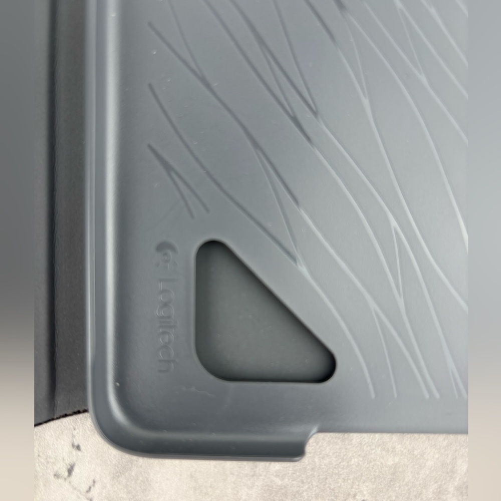 logitech hinge flexible case for iPad Air 2 - Picture 2 of 6